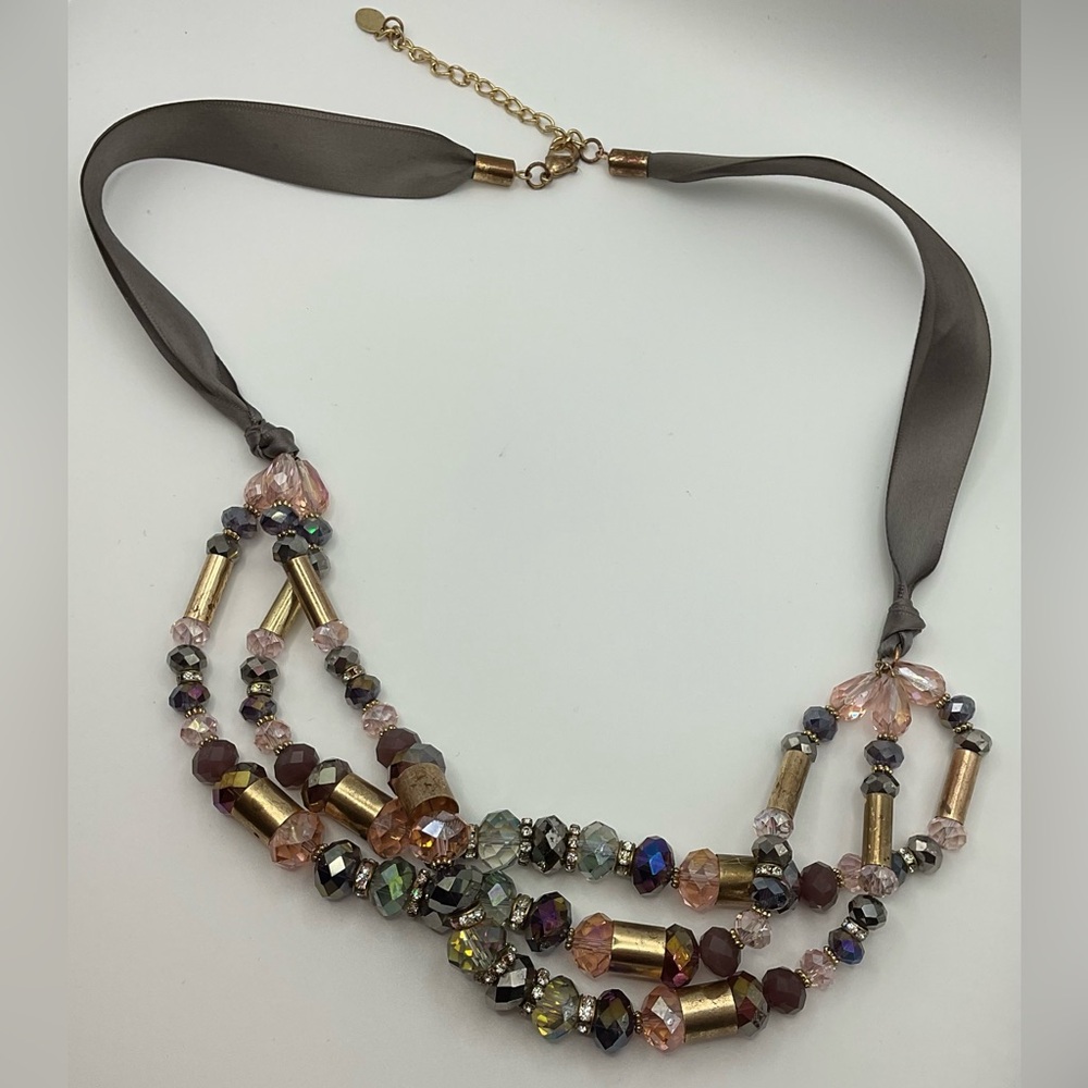 Chic Beaded Necklace with Multicolored Accents - Picture 4 of 6